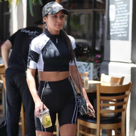 NWT Good American Performance Dual Life Zip Crop Top black/white size 3 - Picture 2 of 12